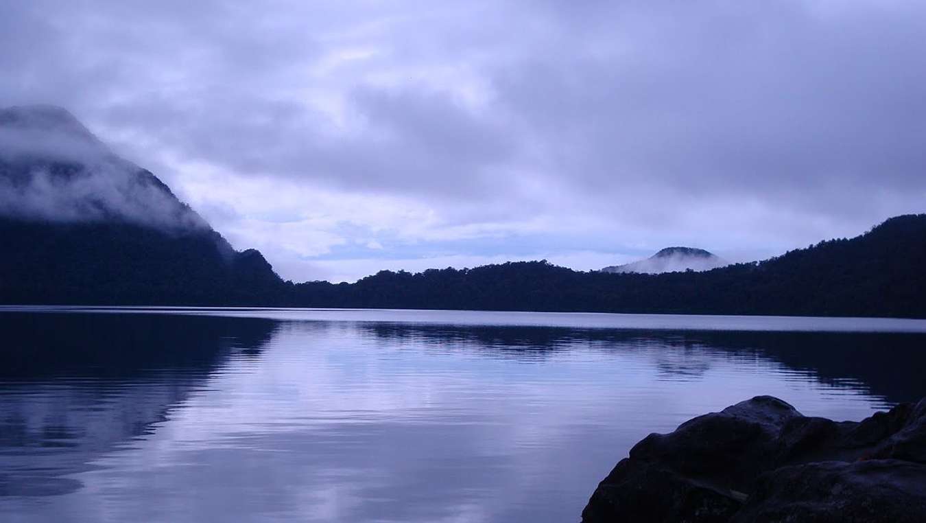 Danau Gunung Tujuh - Wisata di Indonesia yang jarang diketahui