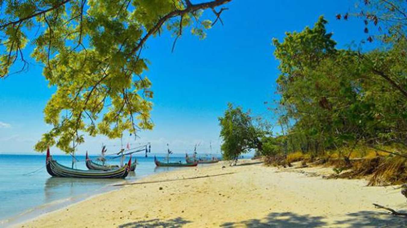 Pantai Giliyang - destinasi wisata di Indonesia yang tersembunyi