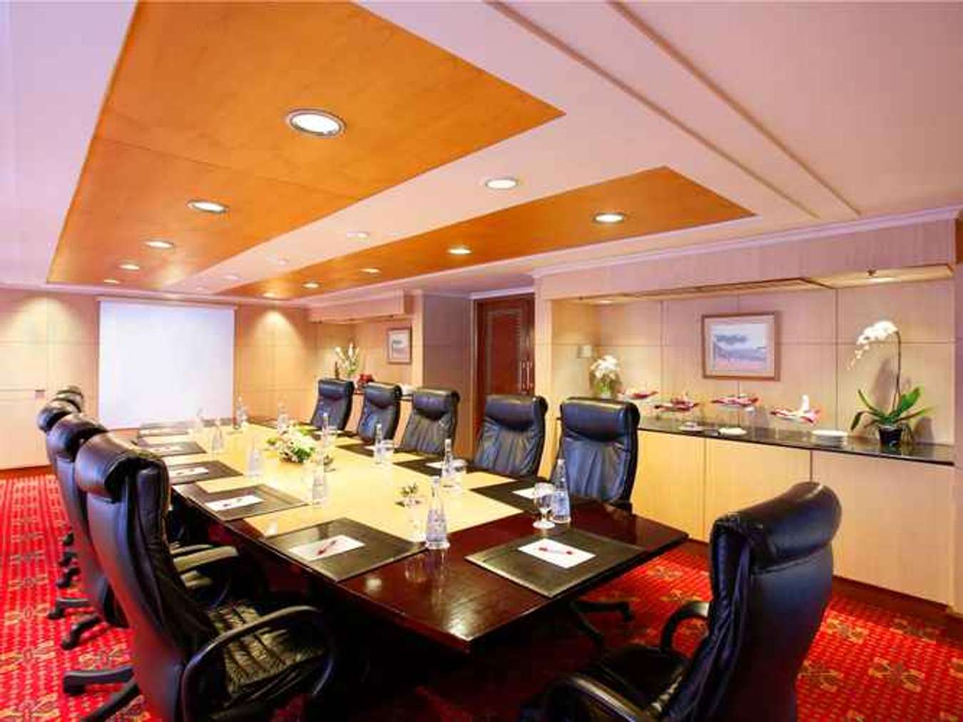 Fasilitas Meeting Room di Ambhara Hotel