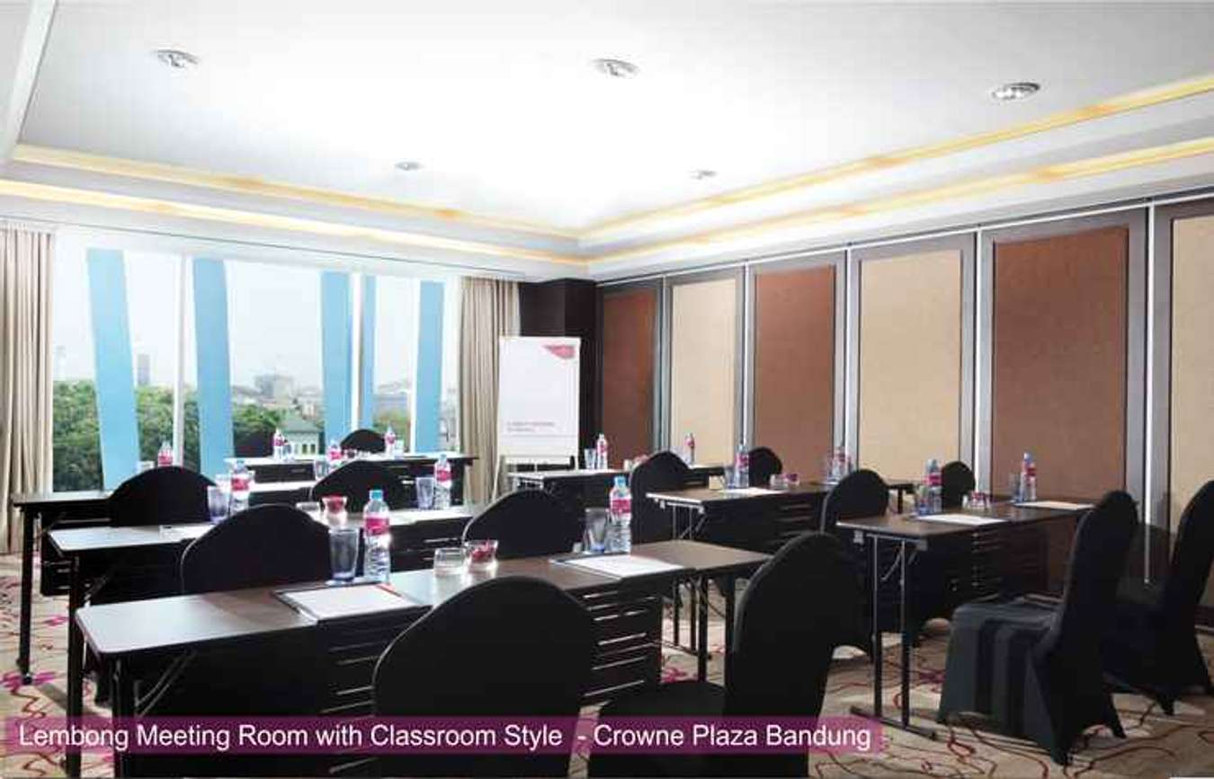 Fasilitas Meeting Room di Crowne Plaza Bandung 