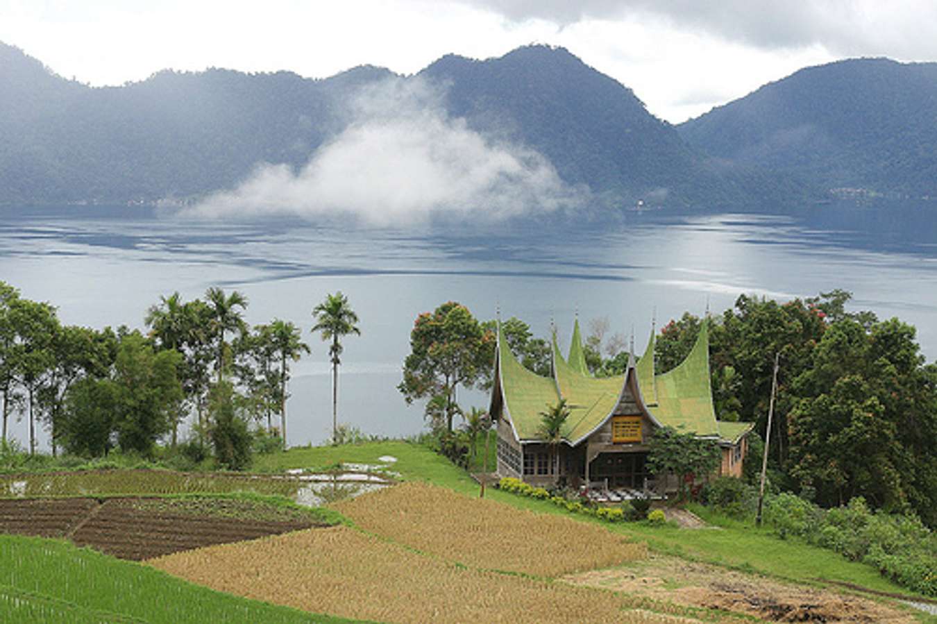 Danau Maninjau - Danau Terbesar di Indonesia