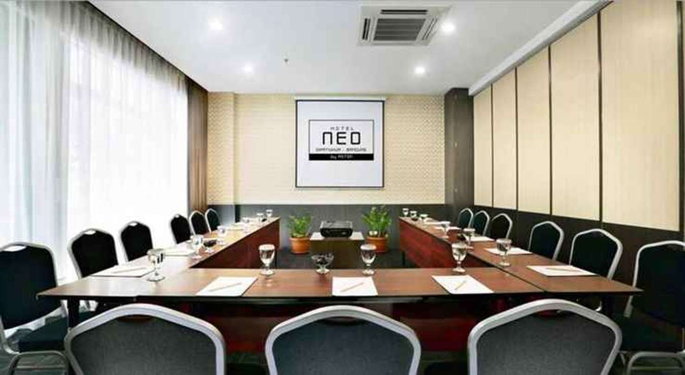 Fasilitas Meeting Room di Hotel Neo Dipatiukur by Aston