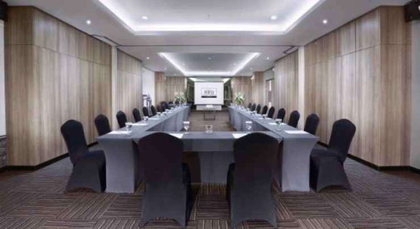 Fasilitas Meeting Room di Hotel Neo Malioboro by Aston