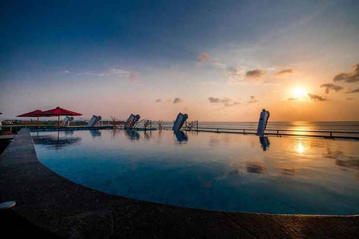 Infinity Pool di Kutabex Beachfront Hotel