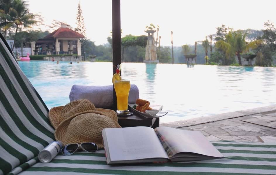 Fasilitas Infinity Pool di Mason Pine Hotel