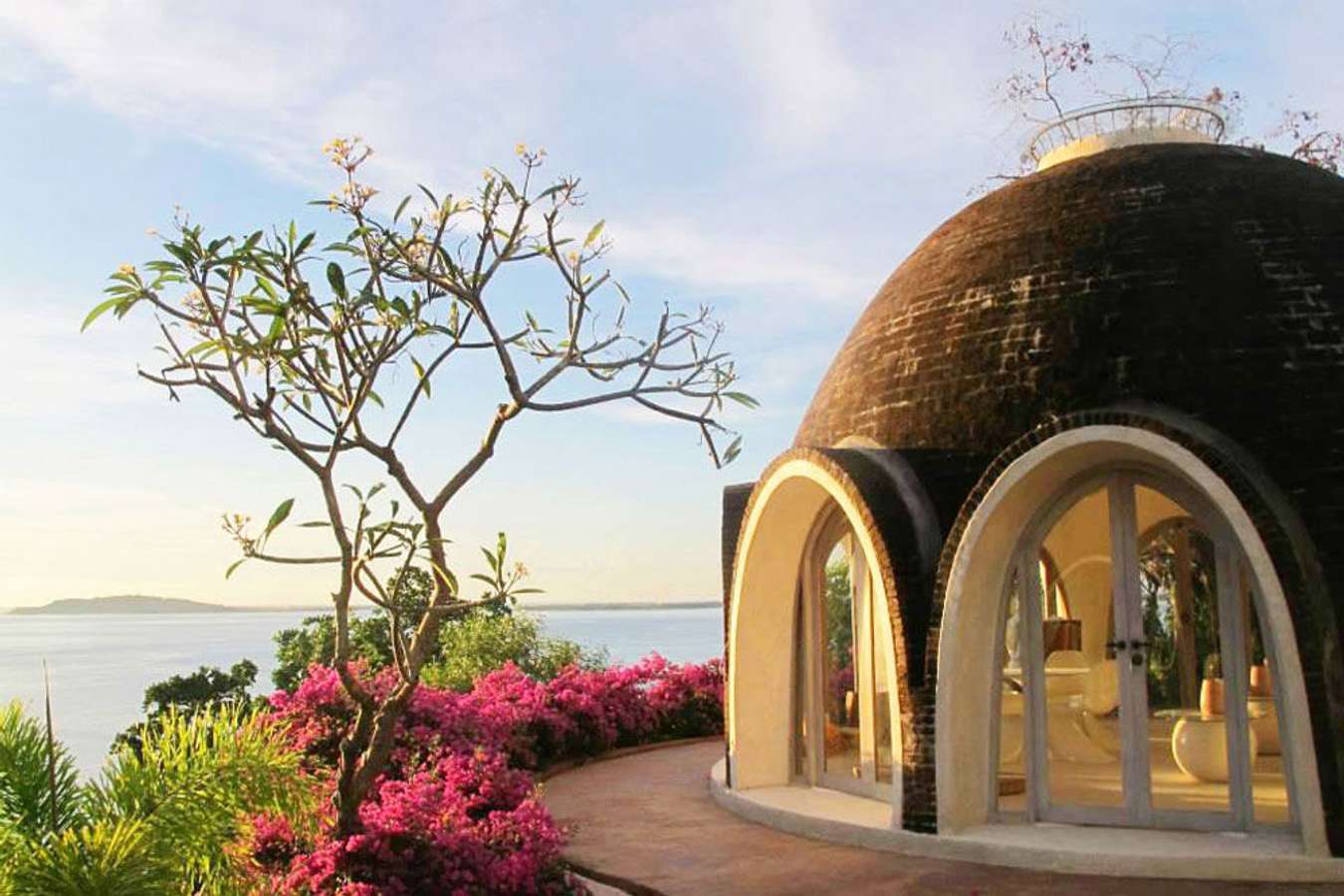 Mentigi Bay Dome Villa - Hotel romantis di Lombok