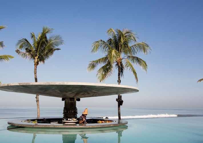 Fasilitas Infinity Pool di Potato Head Studio at Desa Potato Head