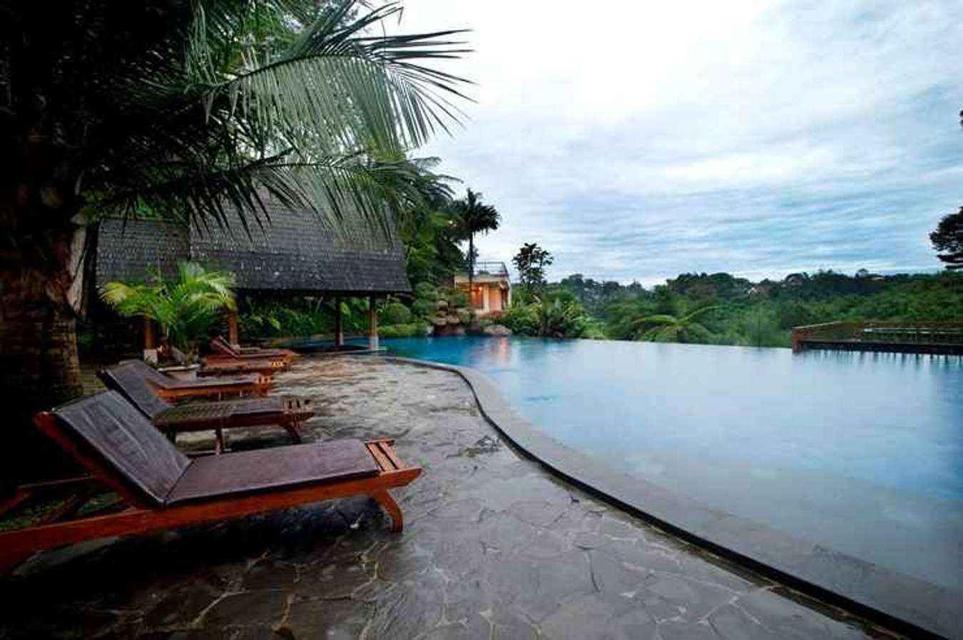 Infinity Pool di Sangria Resort & Spa