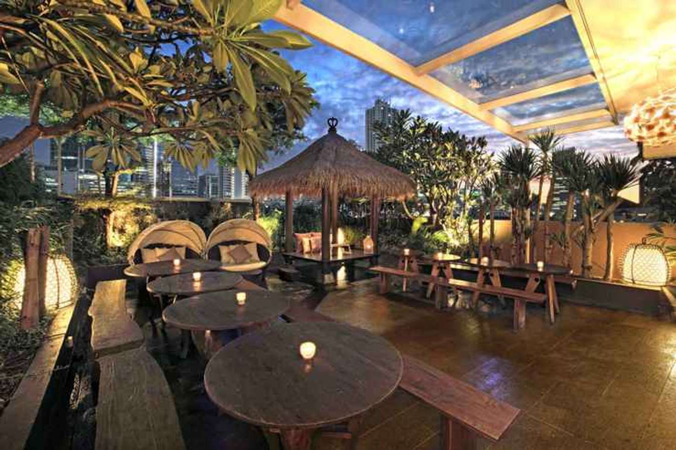 Sky Garden Cafe at Rasuna ICON Hotel - Hotel romantis di Jakarta