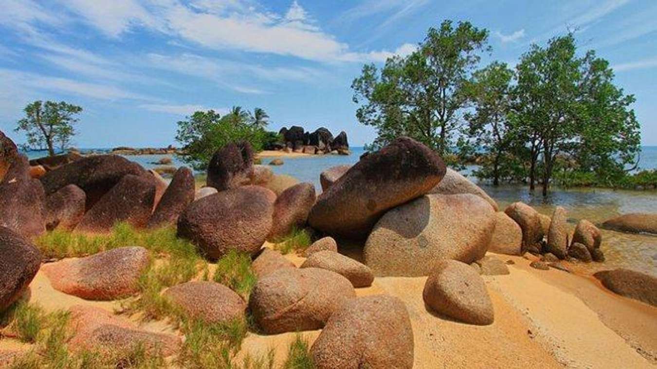 Wisata di Sambas - Pantai Temajuk 