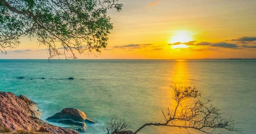 Sunset di Pantai Nongsa - Liburan ke Batam