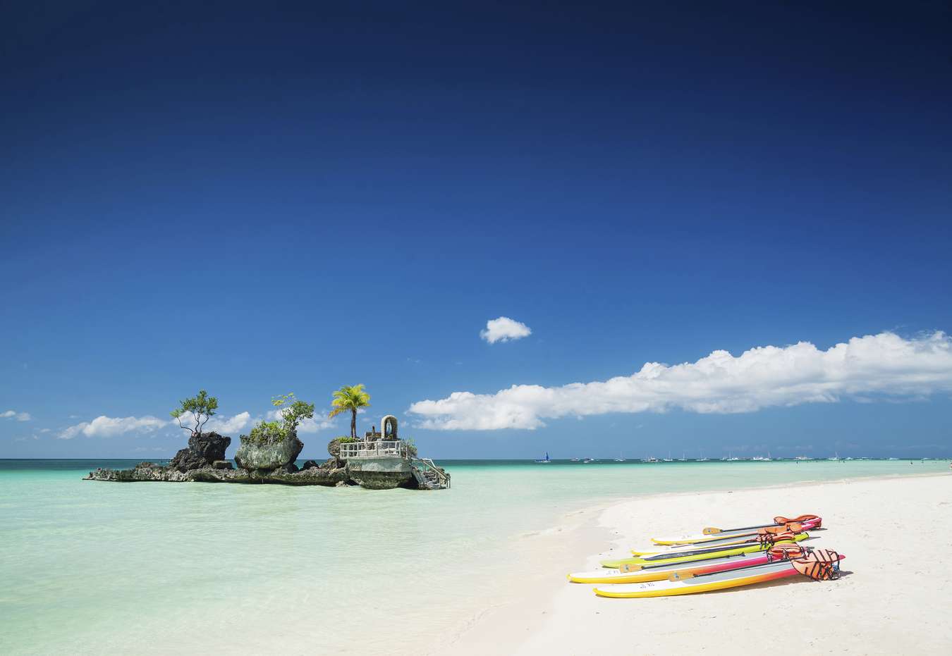 White Beach Filipina - Pantai Terindah di Asia Tenggara