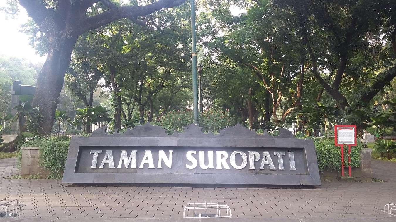 Taman Suropati - Taman Kota di Jakarta