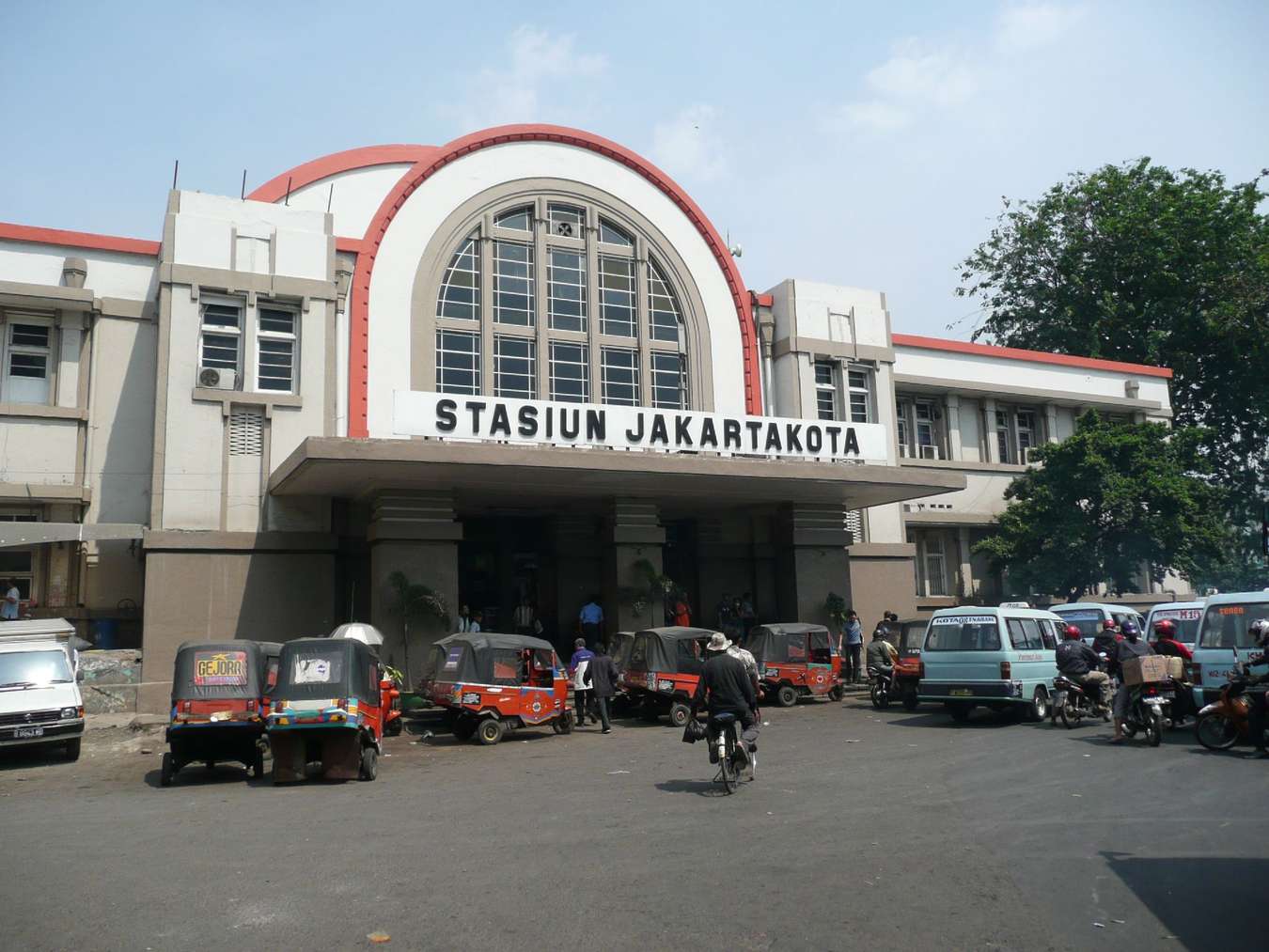 Stasiun Jakarta Kota - Wisata di Kota Tua Jakarta