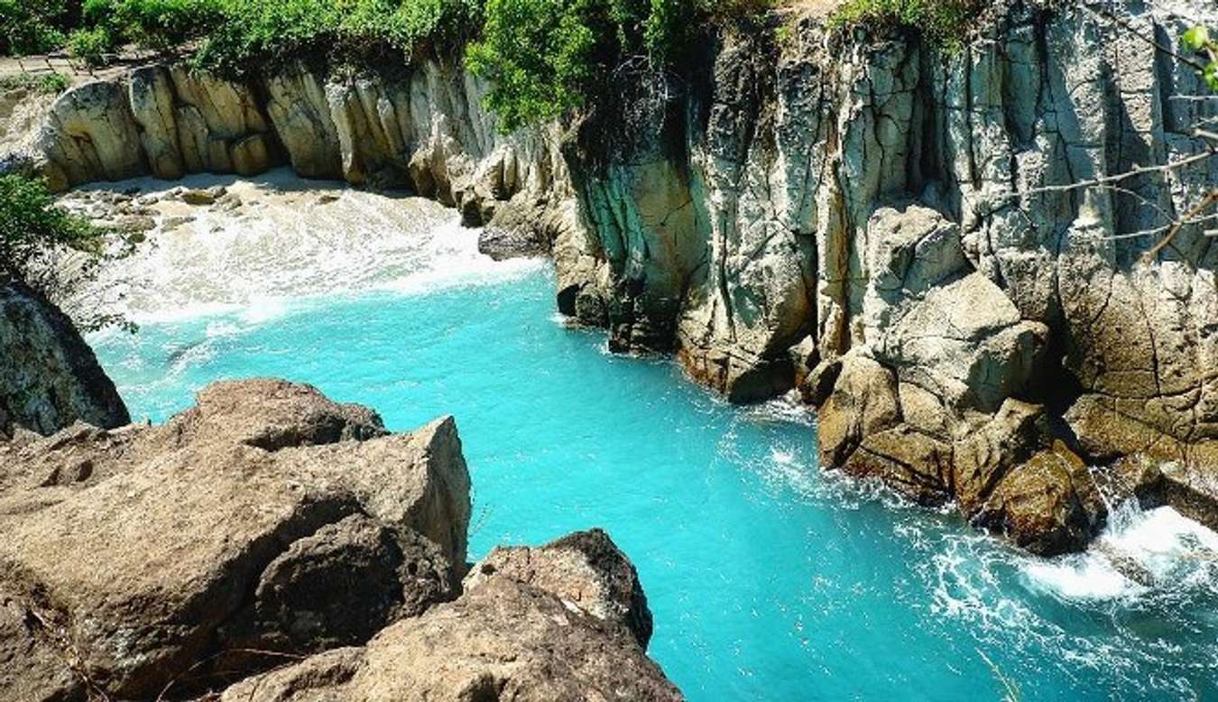 Pantai Patokan - Wisata di Manado