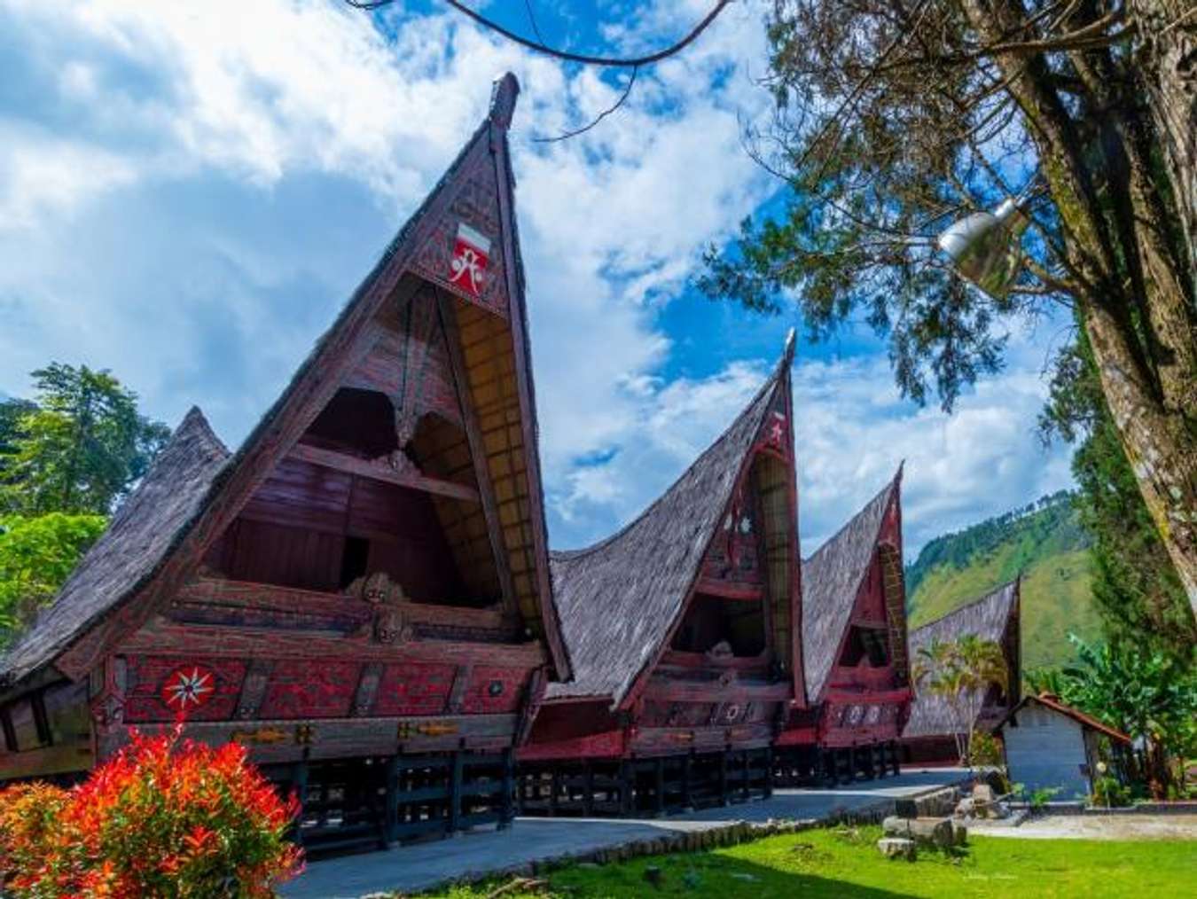 Istana Sisingamangaraja XII - Wisata di Tapanuli Utara