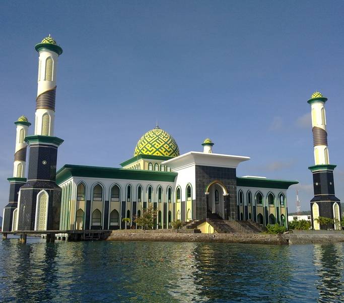 Destinasi Tempat Wisata di Ternate - Masjid Al Munawar