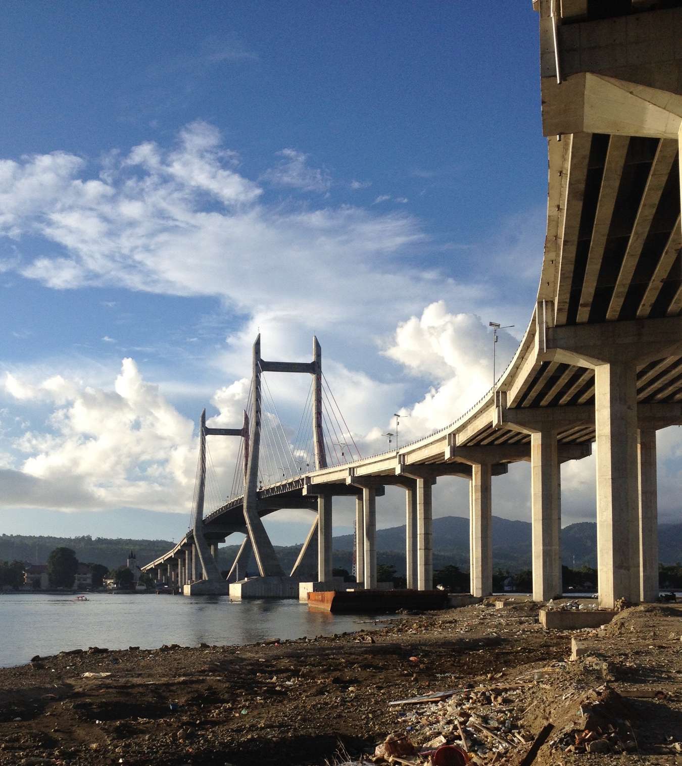 Jembatan Merah Putih