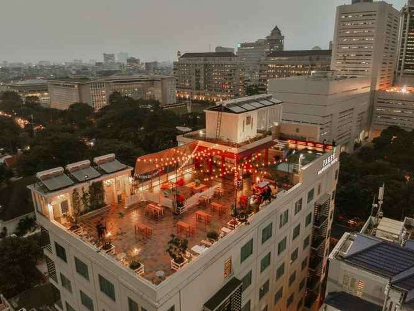 Langit Seduh di Takes Hotel Jakarta