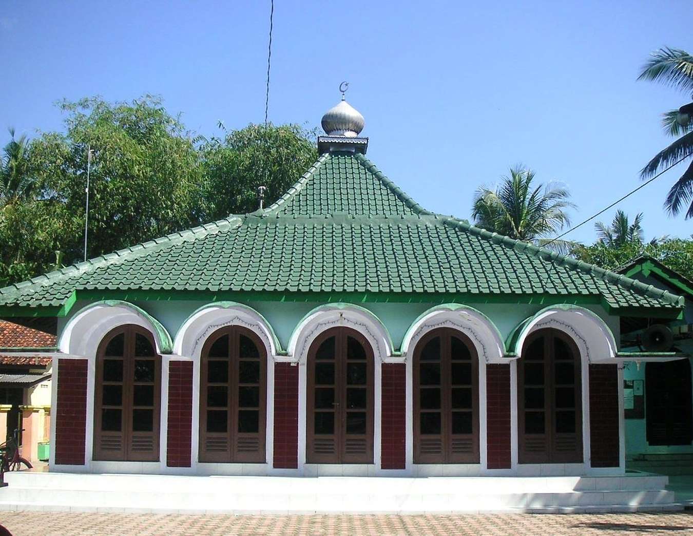 Masjid Saka Tunggal - Masjid Tertua di Indonesia