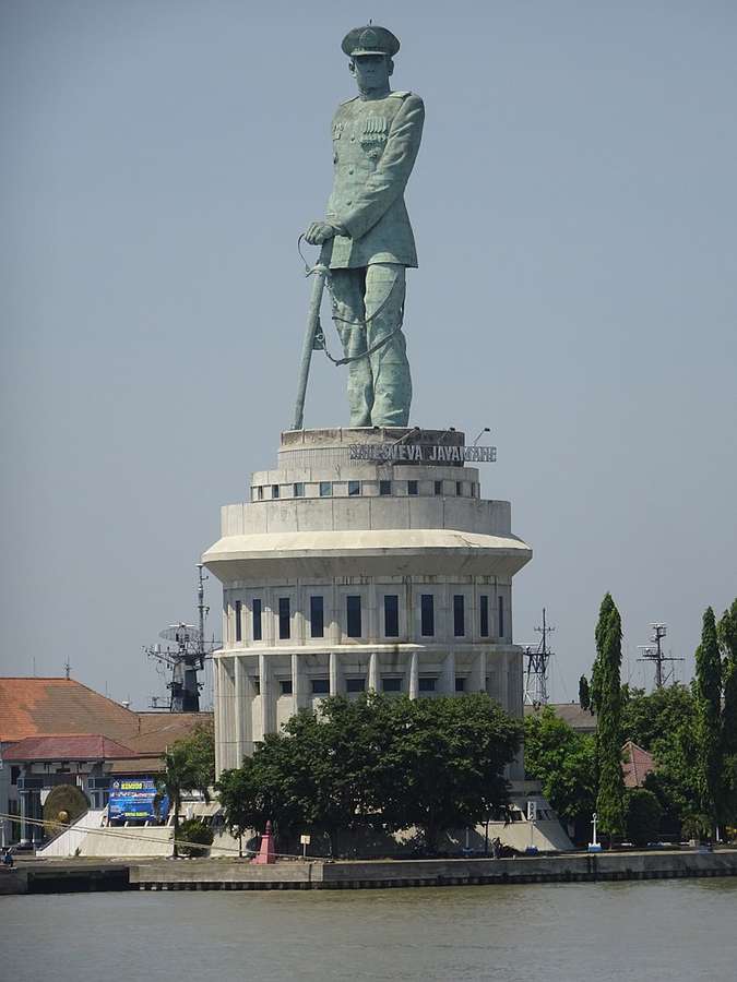 Jelaskan tujuan patung monumen dan patung arsitektur