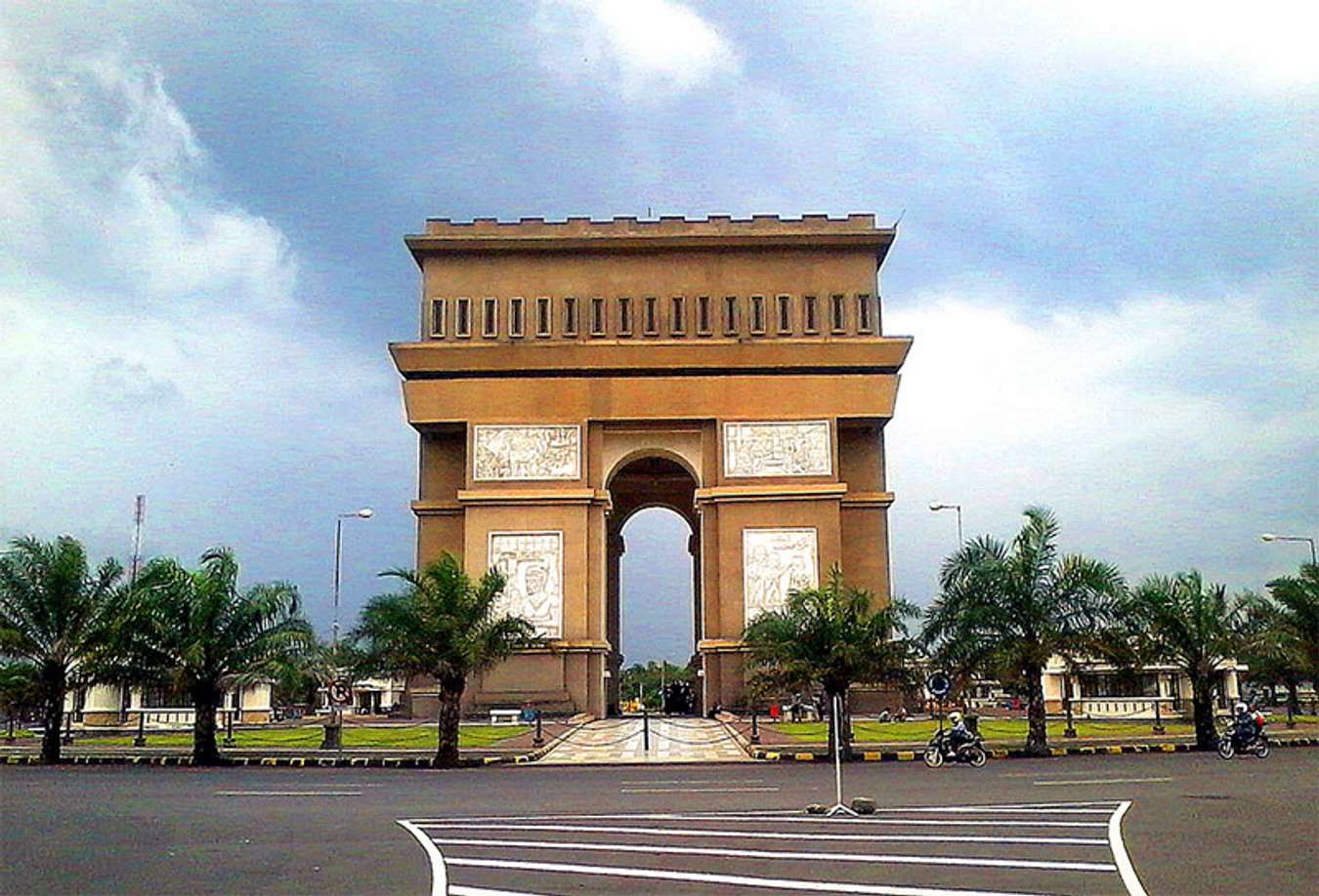 Monumen Simpang Lima Gumul - Wikipedia