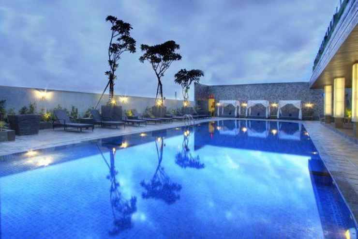 Whiz Prime Hotel Kelapa Gading - Hotel dengan fasilitas rooftop pool di Jakarta