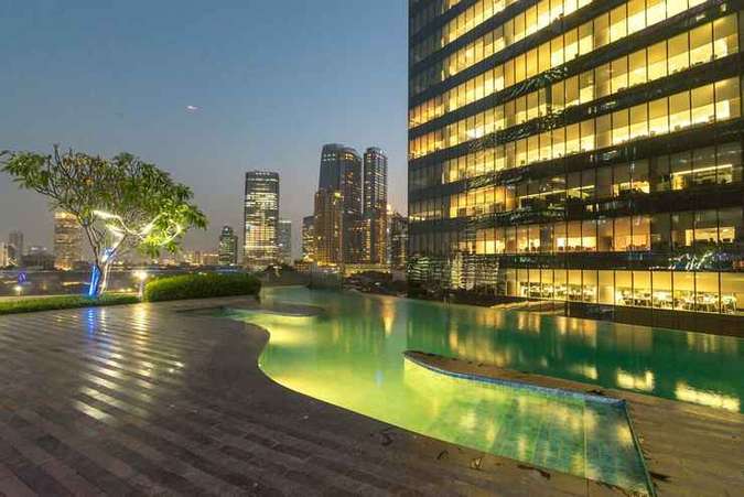 9 Hotel Dengan Rooftop Pool Terbaik Di Jakarta