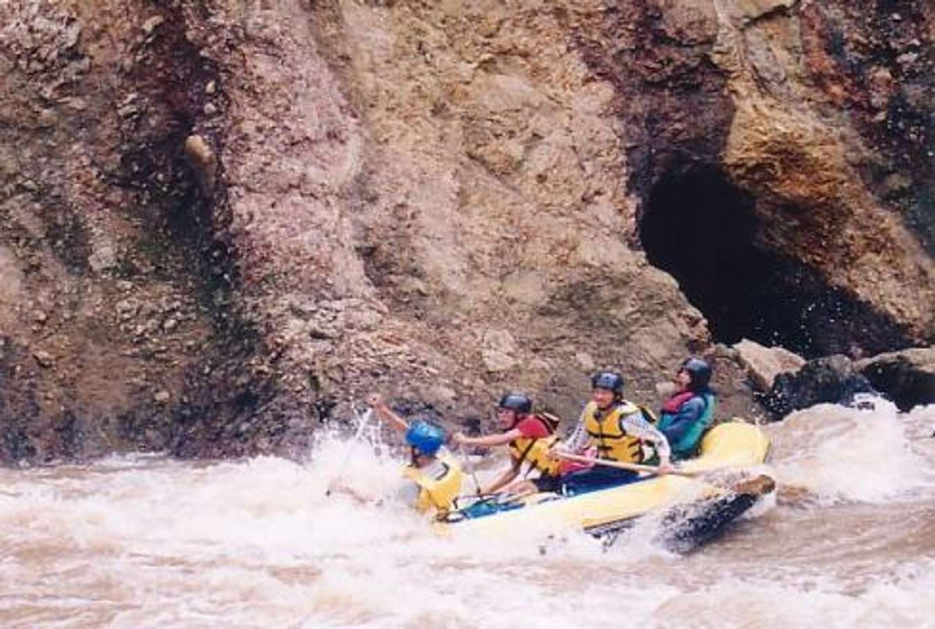 Arung Jeram Sungai Cimanuk - Destinasi Wisata di Garut