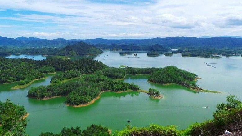 Panorama dari Atas Puncak Kompe | Sumber gambar: Detik