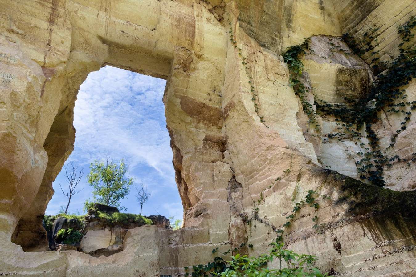 Bukit Kapur Arosbaya - Objek wisata di Madura