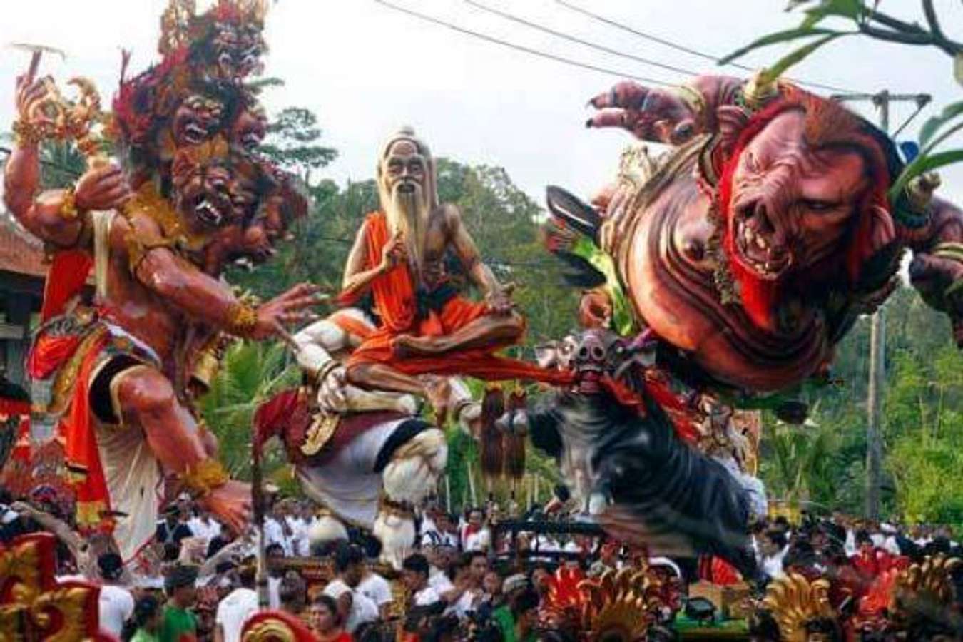 Pawai Ogoh-Ogoh - Upacara Adat di Bali