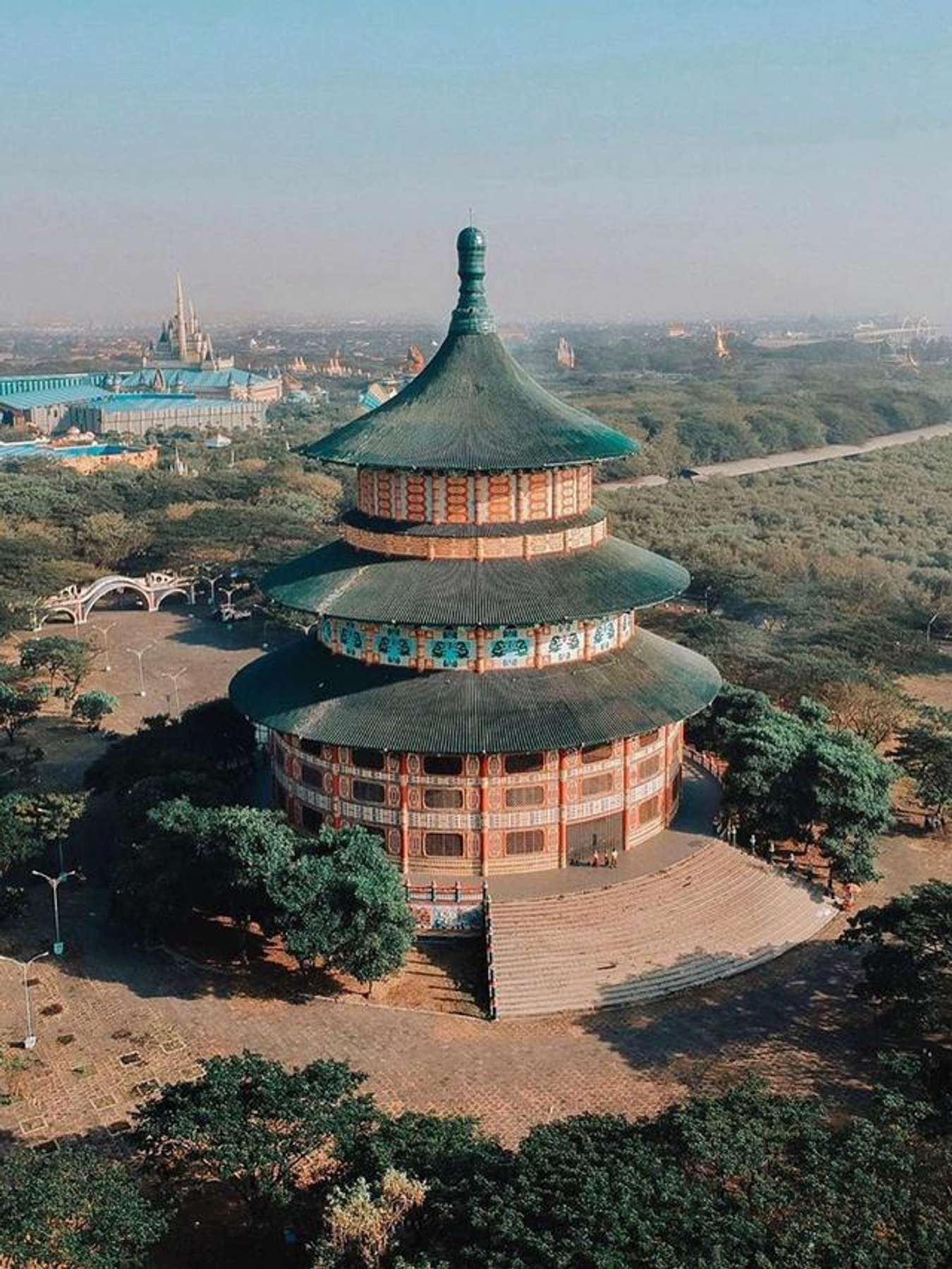 Pagoda Tian Ti Surabaya - Wisata Instagramable di Surabaya