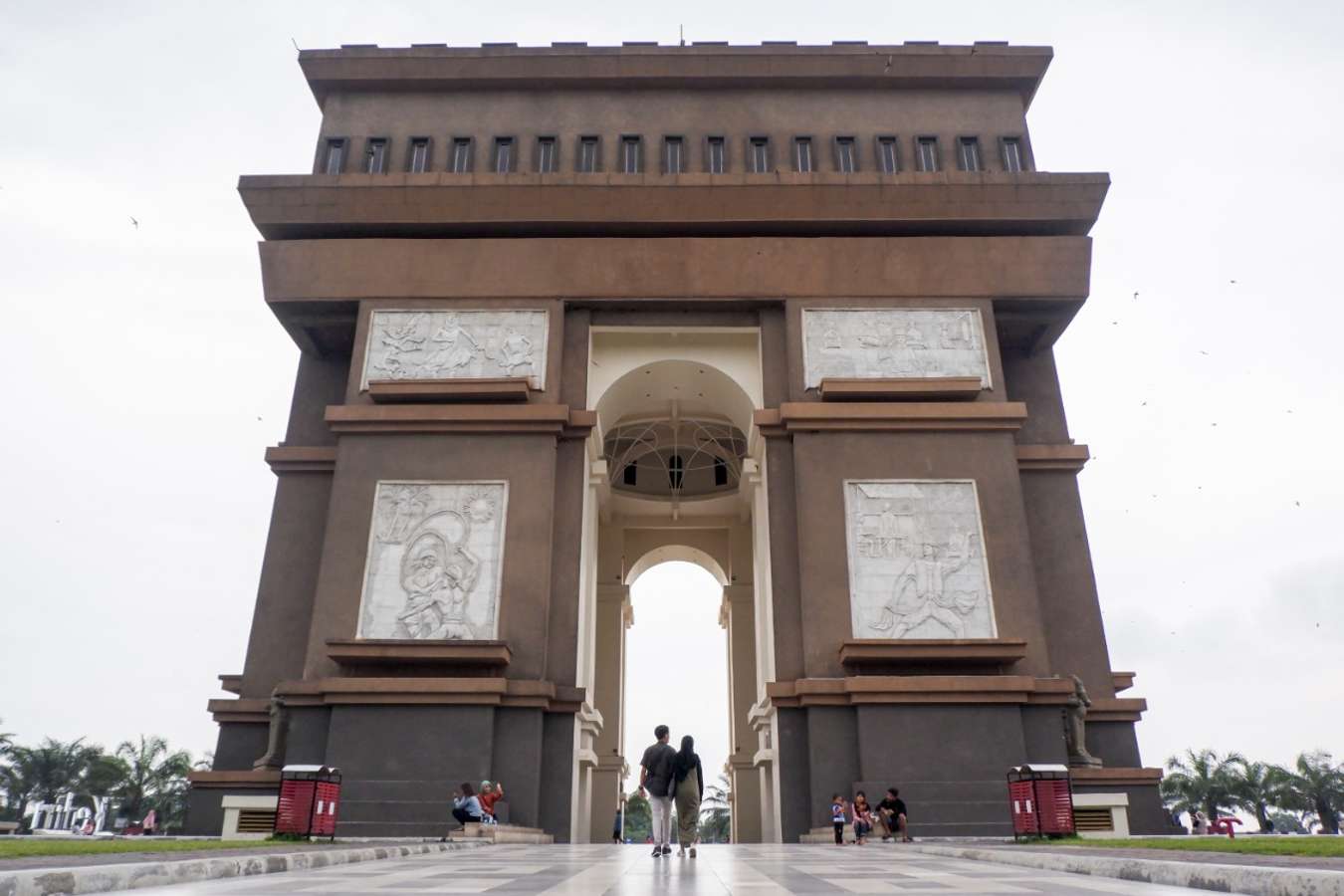 Monumen Simpang Lima Gumul di Kediri