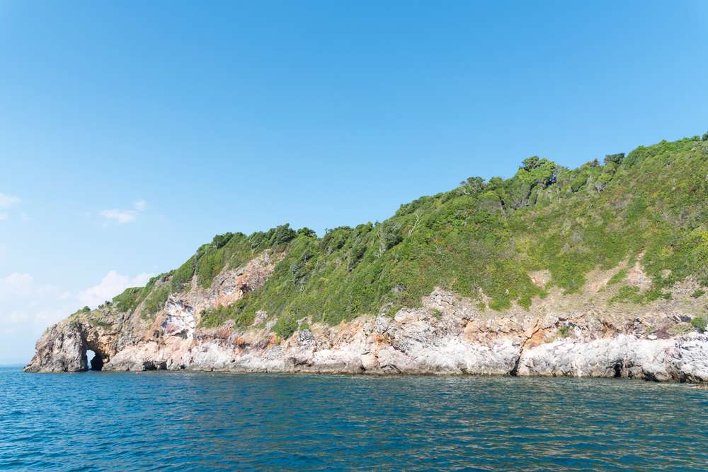 ที่เที่ยวทะเลใกล้กรุงเทพ เกาะทะลุ