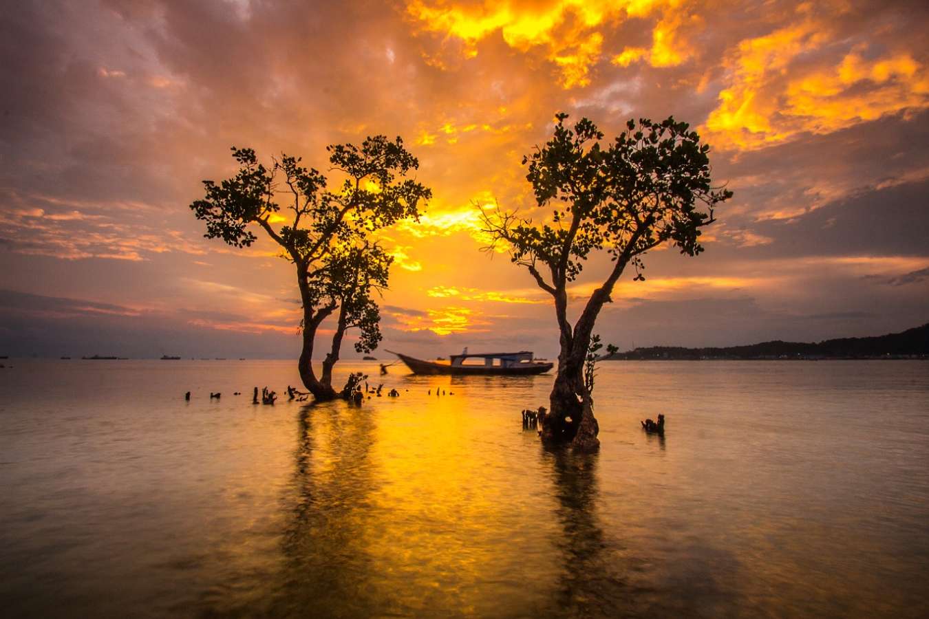 Pantai Nirwana - Objek Wisata Romantis di Padang