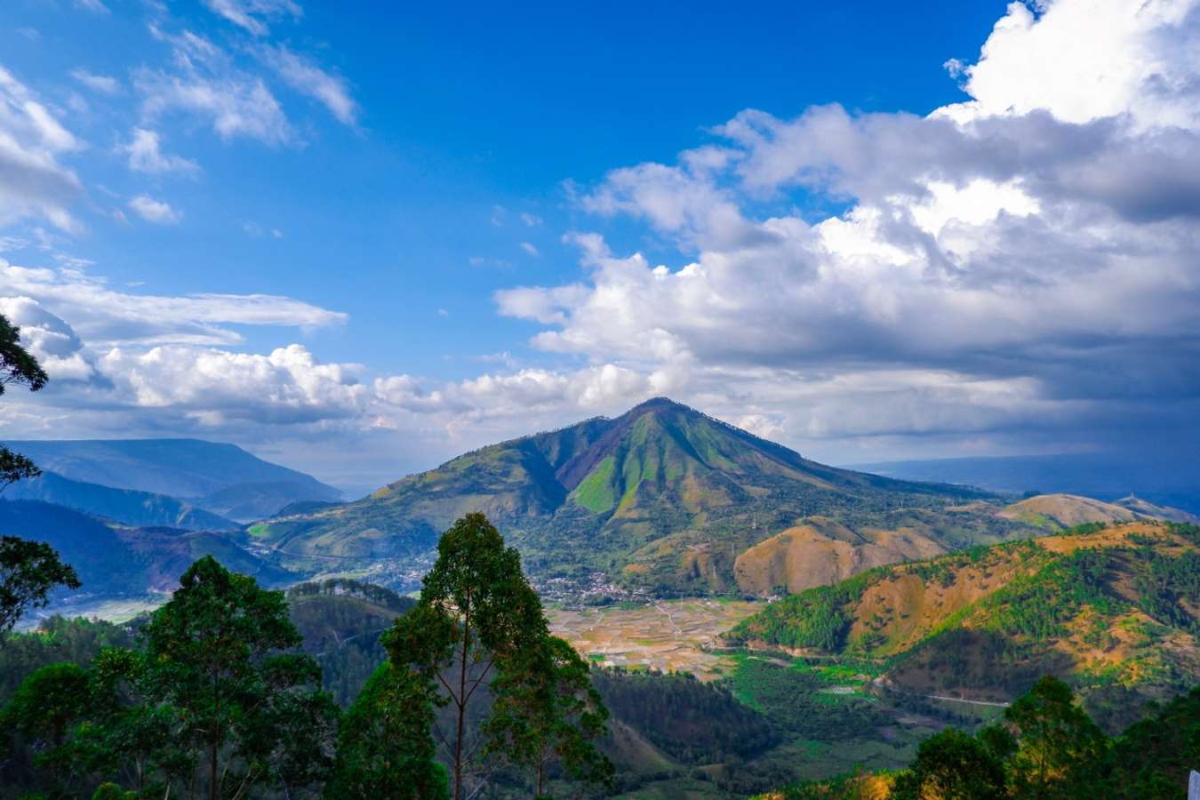 Pemandangan dari Menara Pandang Tele - Tempat Instagramable di Medan