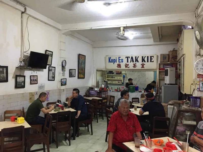Kopi Es Tak Kie - Tempat Ngopi di Kota Tua