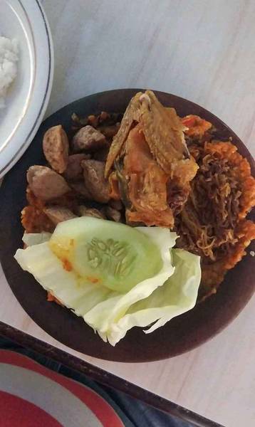 Warung Bu Kris Surabaya - Tempat Makan Terbaik dekat Suramadu