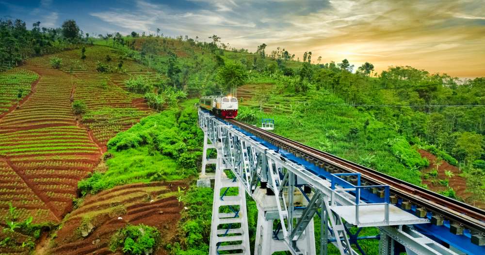 Aturan naik kereta api jarak jauh