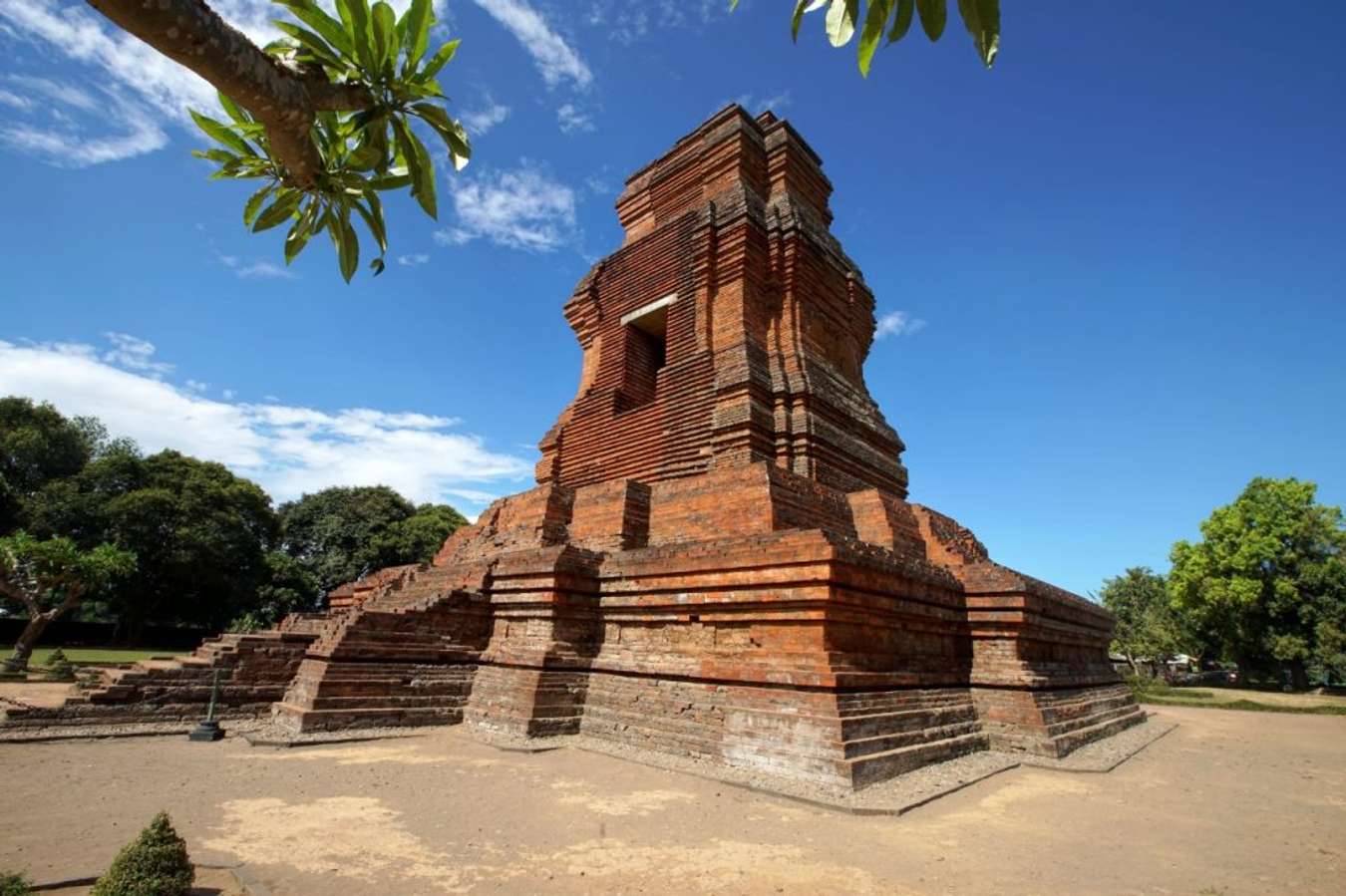 Candi Brahu - Candi di Indonesia