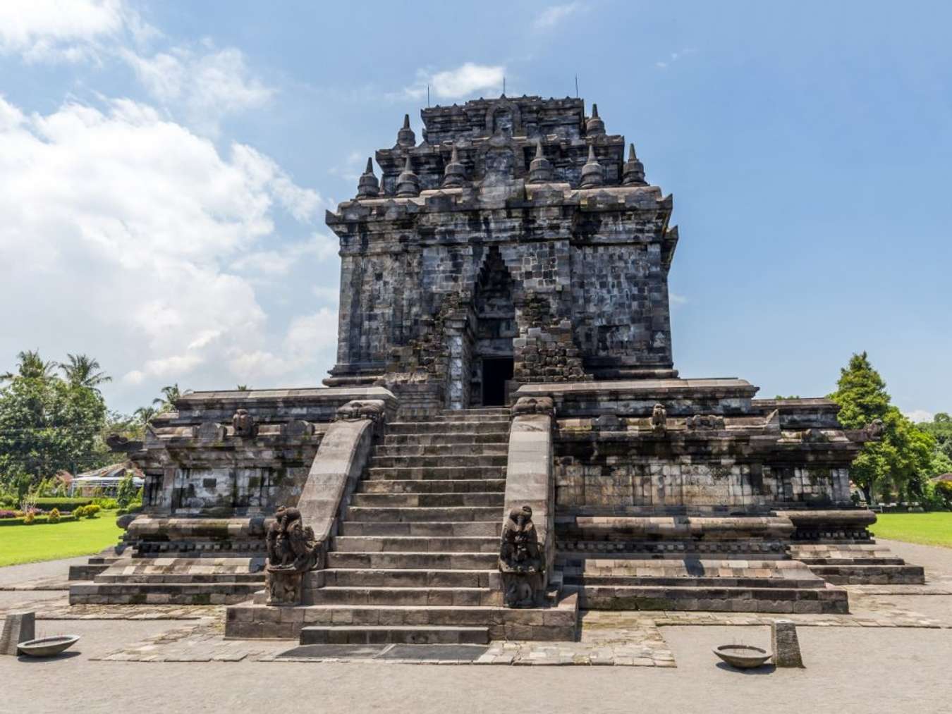 Candi Mendut - Candi di Indonesia