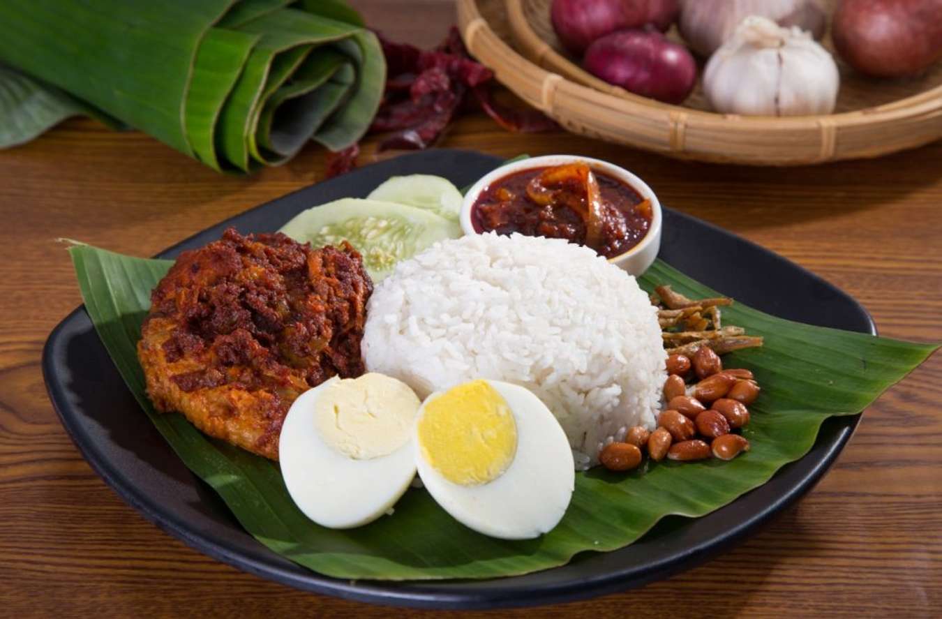 Nasi Lemak - Makanan Khas Malaysia