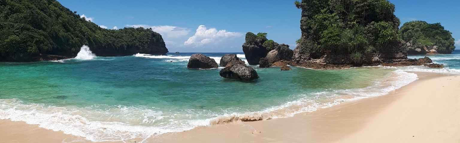 Pesona 10 Pantai Di Malang Destinasi Wisata Alam Mengagumkan