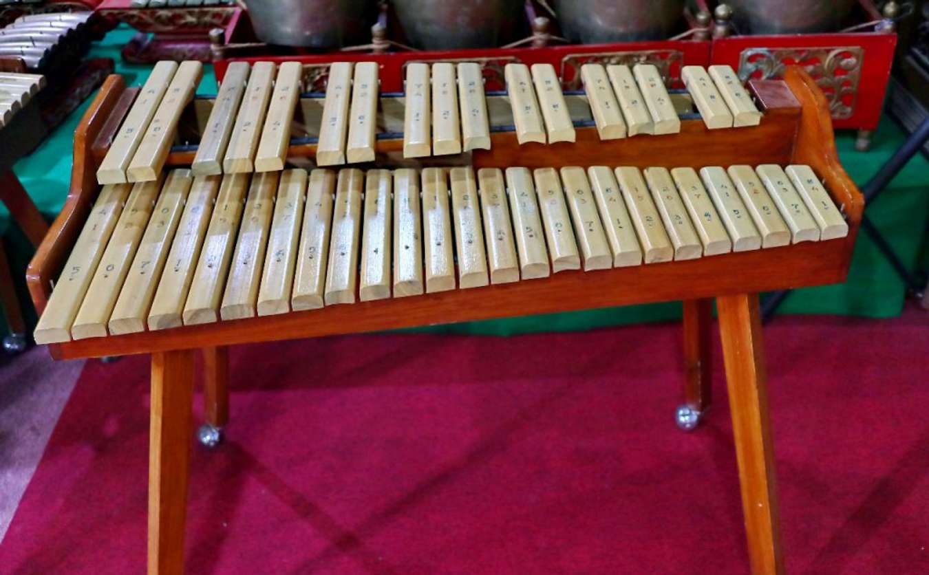 9 Alat Musik Trasdisional Indonesia Terpopuler