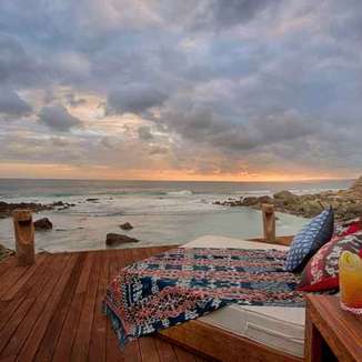 Lelewatu Resort Sumba - Vila Romantis di Indonesia