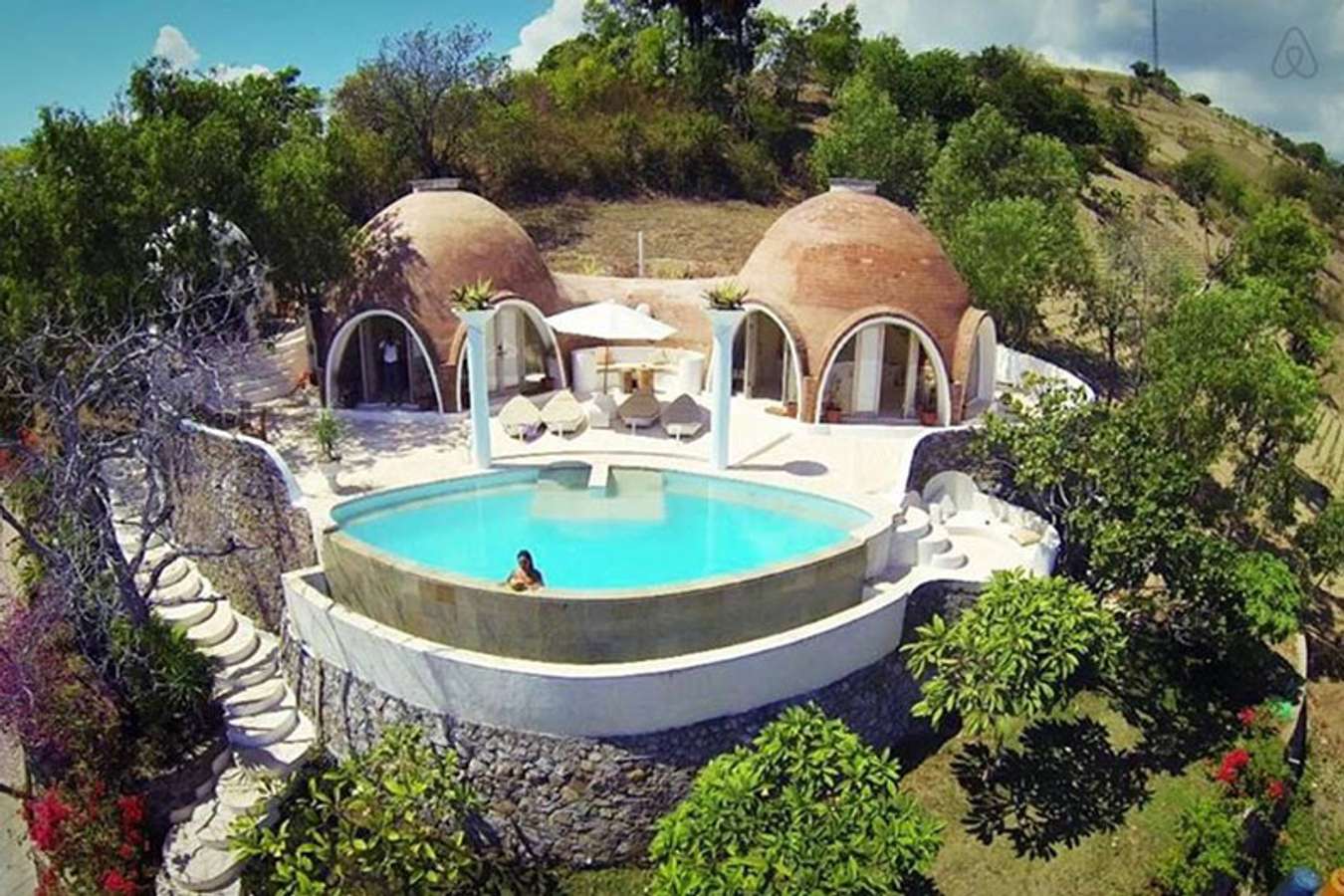 Mentigi Bay Dome Villas - Vila Romantis di Indonesia