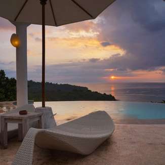 Mentigi Bay Dome Villas - Vila Romantis di Indonesia