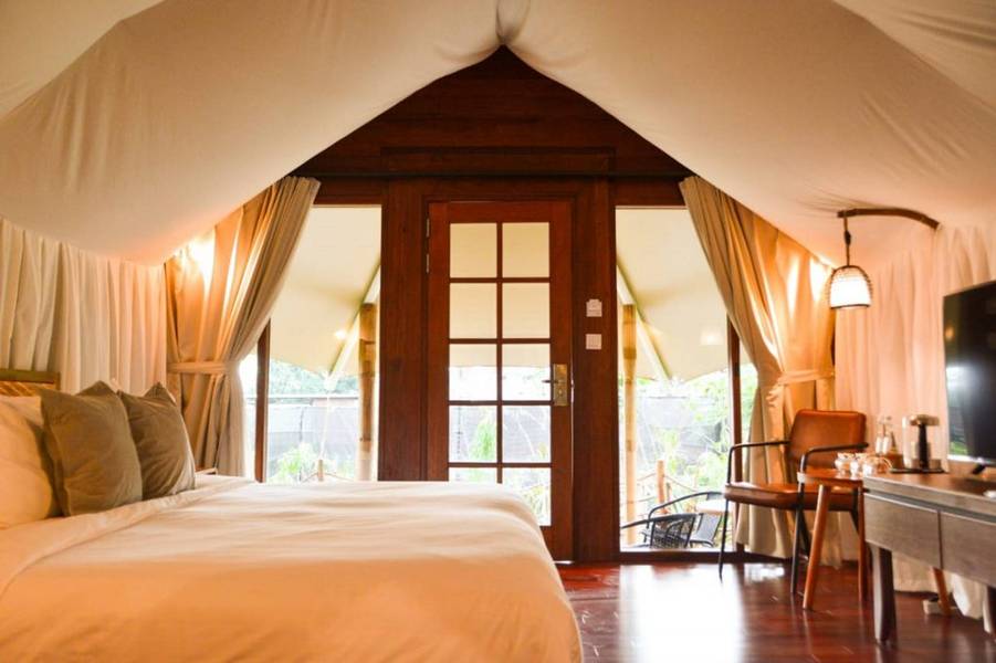 Oak Tree Glamping Resort - Hotel Romantis di Indonesia