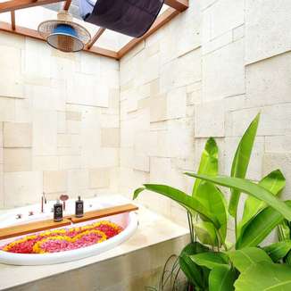 Asvara Villa Ubud - Vila dengan private pool di Ubud